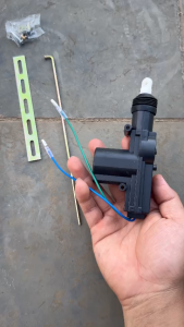 Chuột cửa lẫy cửa xe ô tô 12v 24v 2 dây hàng chuẩn ít lỗi hỏng vặt black rút cửa