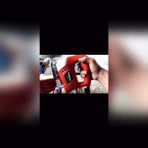 เลื่อยจิ๊กซอ MAKTEC 450W สามารถใช้กับงานเลื่อยลักษณะโค้ง-เว้าได้ ระบบแต่งปรับใบเลื่อยฉลุ ช่วงการชักใบ ง่ายเพียงใช้ปุมปรับด้านข้าง มือจับ ออกแบบมาเพื่อใช้เข้ากับสรีระศาสตร์