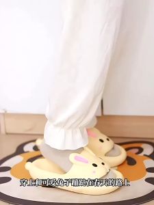 LIMITLESS Sandal Wanita Dewasa Kartun Sendal Selop Wanita Rumah Karakter Rabbit Empuk Bahan Eva Phylon Outdoor Sendal Slop Wanita Kelinci Karakter Korean Style Terbaru 2023 Casual Kekinian