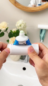 AKIRO HOME Malaysia Roller Toothpaste Squeezer Manual Tube Dispenser Toothbrush Holder Face Wash Cleanser Clip Ubat Gigi 牙膏挤压器 牙刷架