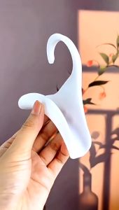 ไม้แขวนเสื้ออเนกประสงค์ ไม้แขวนกระเป๋า ตะขอแขวนผ้า ไม้แขวนเสื้อ อุปกรณ์สำหรับแขวนกระเป๋าให้คงสภาพเดิม