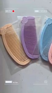 Lược chải tóc mini cầm tay hình trái tim chữ love nhỏ nhắn tiện lợi LUOC11