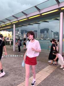 กระโปรงลายจุดสีแดงรัดสะโพกดูผอมเอวสูงมีดีไซน์แบบใหม่ฤดูร้อนสไตล์เกาหลีกระโปรงสั้นทรงเอแมทช์ลุคง่ายสำหรับผู้หญิง