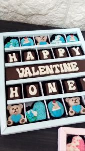 TrulyChoco hadiah coklat valentine cantik untuk kado valentine pacar, sahabat, gebetan, kekasih, suami, istri atau pasangan