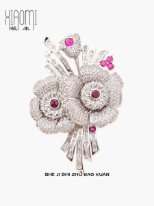 Elegant Camellia Brooch Pin Luxury Subtle Crystal Flower Pins Coat Fur High-End Feeling Accessories Gifts for Women