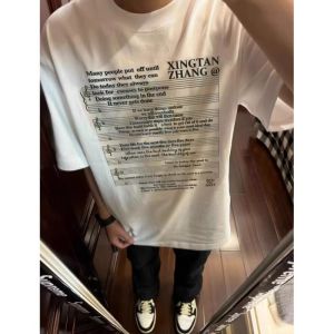 เสื้อยืดแขนสั้นผ้าฝ้ายแท้สำหรับผู้ชาย ฤดูร้อน 2024 ทรงหลวม ดีไซน์ลายตัวอักษร ทรงหลวม ดีไซน์อเนกประสงค์ เทรนด์ใหม่