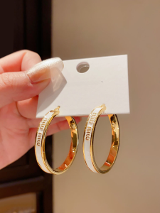 Elegant Retro 18K Gold Circle Earrings Womens Minimalist Design Exaggerated Ear Jewelry Fashionable Geometric Shape