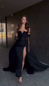 Pakaian Malam Elegan Hitam: Tips Memilih Dress Wanita Untuk Pernikahan & Acara Pesta