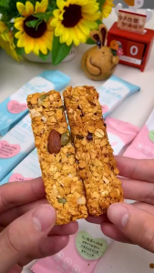 Crunchy Granola Snack Bars Oats - Cereal energy bars FDA Nut breakfast bars oats Ready-to-eat snacks Non-fried Individually wrapped Car snacks