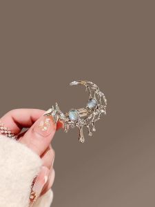 Modern Minimalist Liquid Moon Hair Clips for Women Small Size Duckbill Hair Clips Diamond Crystal Hair Accessories Side Clips