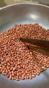 Muối lạc giã tay từ lạc nghệ an kết hợp muối hầm truyền thống an toàn cho sức khoẻ