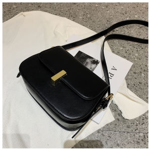 กระเป๋าสะพายข้างทรงสี่เหลี่ยมเล็กแบบหนัง PU สำหรับผู้หญิง กระเป๋าแฟชั่นสไตล์เกาหลี ฤดูใบไม้ผลิและฤดูร้อน ปิดด้วยซิป กระเป๋าสะพายข้างแบบลำลอง