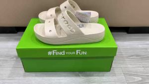 Dép quai ngang crocs chuẩn xịn chống hôi chân nhựa tế bào êm mềm siêu bền đi mưa lội nước đi biển Crocs Baya platfrom slide đế cao 5cm màu kem