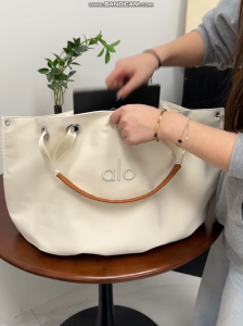 Alo Yoga Ruched Tote Bag Leather Short Handle Detachable Adjustable Crossbody Strap Waterproof Nylon Large Capacity Casual Gym Yoga Shopping Travel Shoulder Bag For Women