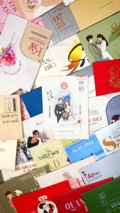 BTD102-301 - Thiệp cưới dạng đứng 12.6x17.6cm chất liệu giấy kem HQ210g