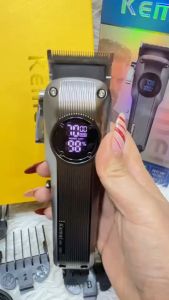 KM-​1551​ ปัตตาเลี่ยนตัดผมไร้สาย แรง 7000 รอบ ฟันเฟดหน้าเรียบมีจอ