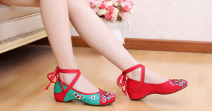 New 2025 Red Embroidered Beijing Womens Cloth Shoes Square Dance Shoes Ethnic Style Slope Heel Tie Shoes Moms Comfortable Shoes