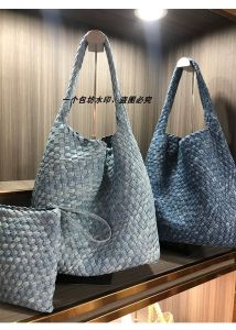 Handwoven Tie-Dye Denim Bucket Bag Tote Bag Single Shoulder Retro Design Handbag for Women Casual Magnetic Buckle Closure