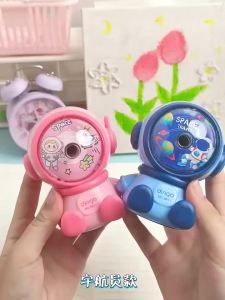 1pc Astronaut Cartoon Pencil Sharpener Students Pencil SharpenerHand Crank Manual Sharpener Cartoon Pencil Cutter For SchoolStat