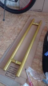 handle pintu minimalis gold bulat baut tembus berbahan stenlistell sus304 diameter bulat 1¼/3cm