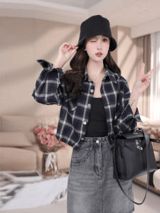 เสื้อเชิ้ตลายสก็อตสไตล์ฮ่องกงย้อนยุค แฟชั่นฤดูใบไม้ร่วง เสื้อเชิ้ตลายสก็อตบาง หรูหรา เสื้อเชิ้ตผู้หญิง แขนยาว คอโปโล ทรงหลวม ปิดด้วยกระดุม
