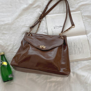 กระเป๋าผู้หญิงความจุขนาดใหญ่แมทช์ลุคง่ายกระเป๋าโท้ทสไตล์เกาหลียอดนิยมแบบใหม่ฤดูร้อนปี2023กระเป๋าสะพายข้างสายโซ่นิชแบรนด์กระเป๋าทำงาน