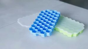 HIONE 37 Grids Ice Tray Honeycomb Shape Ice Cube Maker Silicone Ice Cube Molder With Cover Lid Ice cube tray