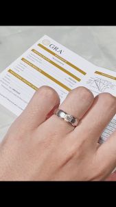แหวนเงินแท้ ฝังเพชร Moissanite 0.5 กะรัต พร้อมใบเซอร์ ชุบทองคำขาว