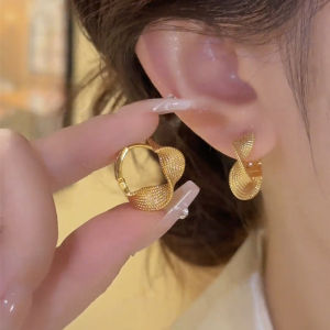 Trendy Metal Spring Earrings Twisted Spiral Versatile Minimalist Style Fashion Jewelry French Style Alloy Ear Cuff