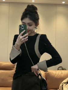 เสื้อยืดคอกลมแขนยาวสไตล์ฝรั่งเศสย้อนยุคสำหรับผู้หญิง ฤดูใบไม้ร่วง/ฤดูหนาว 2024 ดีไซน์ใหม่ กระชับสัดส่วน แฟชั่นลำลอง