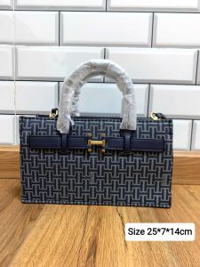 Túi tote đeo vai đeo chéo hiệu Halston thời trang sang chảnh màu xanh hoạ tiết size 25