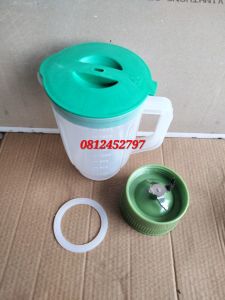 Combo dao kèm cốc sinh tố bằng nhựa máy xay Sunhouse SHD5112