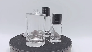 Vỏ rỗng chai đựng nước hoa 30ml 50ml kiểu thân trong suốt vòi xịt phun sương.