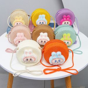 FUDESHE ตัวการ์ตูนบู กระเป๋า Crossbody กลมกลมๆ เล็กๆน้อยๆ กระเป๋าใส่เหรียญ แฟชั่นสำหรับผู้หญิง ฟางทอ กระเป๋าสะพายไหล่แบบสั้น สำหรับเด็กๆ