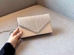 Túi ví cầm tay đính đá sang trọng. Phong cách thời trang HÀN QUỐC dành cho nữ