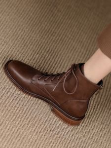 รองเท้าบู๊ตมาร์ตินหนังแท้สำหรับผู้หญิง ส้นแบน หัวมน ทรงสั้น สีดำ รองเท้าบู๊ตฤดูใบไม้ร่วง/ฤดูหนาว สำหรับผู้หญิง ทรงลำลอง สวมใส่สบาย