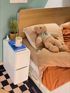 ตู้ข้างเตียง พร้อมลิ้นชัก ไม้เนื้อแข็ง โต๊ะข้างเตียงสไตล์ครีม ทันสมัยห้องนอนขนาดเล็ก