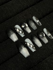 Luxurious Ice Transparent Nail Tips Wearable Fake Nails with Heart And Diamond Design Fashionable Trendy Nail Art Accessories