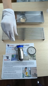 Ga Thoát Sàn Ngăn Mùi Inox 304 TECHBATH T1921.09 Phễu Thoát Sàn Chống Hôi Mặt Xước Mờ 300x100mm