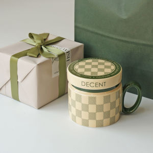 สไตล์นอร์ดิกแก้วกาแฟเซรามิคขนาดใหญ่ความจุสํานักงานสร้างสรรค์ถ้วยน้ําพร้อมฝาปิดคู่อาหารเช้าแก้วรูปแบบเรขาคณิต