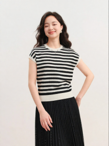 Koradior | Black and White Stripes Knit Top