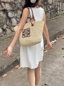 Large Capacity Wicker Basket Bag Beach Vacation Straw Bag Basket Shape Artistic Style Double Handle Shoulder Handbag for Youth
