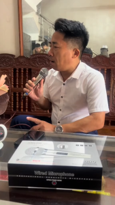 [ HÀNG CAO CẤP ] Mic Có Dây Tomahawk  Thiết Kế Đẹp Thu Âm Nhạy Tiếng Mic Dầy Thật Tiếng Chống Hú Chống Nhiễu Rất Phù Hợp Để Lắp Đặt Cho Hệ Thống Âm Thanh Karaoke Gia Đình Và Kinh Doanh.