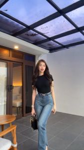 Celana Jeans Wanita Terlaris: Resleting Depan, Highwaist, & Loose Kulot Polos