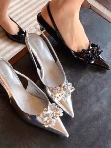 นุ่ม หนัง รุ่นภาษาฝรั่งเศสคําสวยน้ําหอมขนาดเล็กดอกไม้ชี้ Toe รองเท้าแตะผู้หญิงกลางแจ้ง ฤดูใบไม้ผลิ ฤดูร้อน รองเท้าส้นสูงส้นบาง