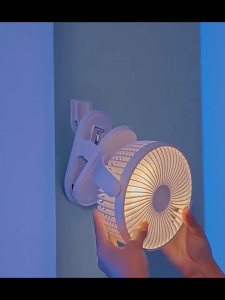 Quạt Kẹp Để Bàn Tích Điện Mini Có Đèn LED 4 Cấp Gió Làm Mát Nhanh Chạy Êm Không Ồn Thiết Kế Nhỏ Gọn Tiện Lợi Cho Bàn Học Làm Việc Kẹp Nôi Trẻ Em Pin Sạc Dùng Lâu Phù Hợp Học Sinh Sinh Viên Văn Phòng Mùa Hè Nóng Bức