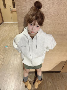 เสื้อแจ็คเก็ตฮู้ดปักลายตัวอักษรสไตล์อเมริกันสำหรับผู้หญิงในฤดูใบไม้ร่วง เสื้อคลุมกันหนาวแบบลำลองที่สวมใส่ได้หลากหลาย ทรงหลวม เสื้อผ้าทำงาน