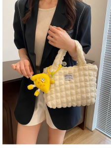 กระเป๋าถือผ้าไนลอนทรงบัคเก็ตทรงพองสำหรับผู้หญิง ฤดูใบไม้ผลิและฤดูร้อน กระเป๋าคล้องไหล่แบบอเนกประสงค์ กระเป๋าคล้ายเมฆ กระเป๋าถือแบบอเนกประสงค์สำหรับวัยรุ่น