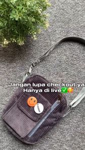 Tas Selempang Pria Danito Corduroy Premium – Dapat 2 Pin Gratis | Stylish & Kekinian