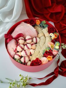 Creative Handmade Gift Packaging Materials Pig Hooves Eggs Noodles Flowers Early Birth of a Precious Son High-End round Gift Box